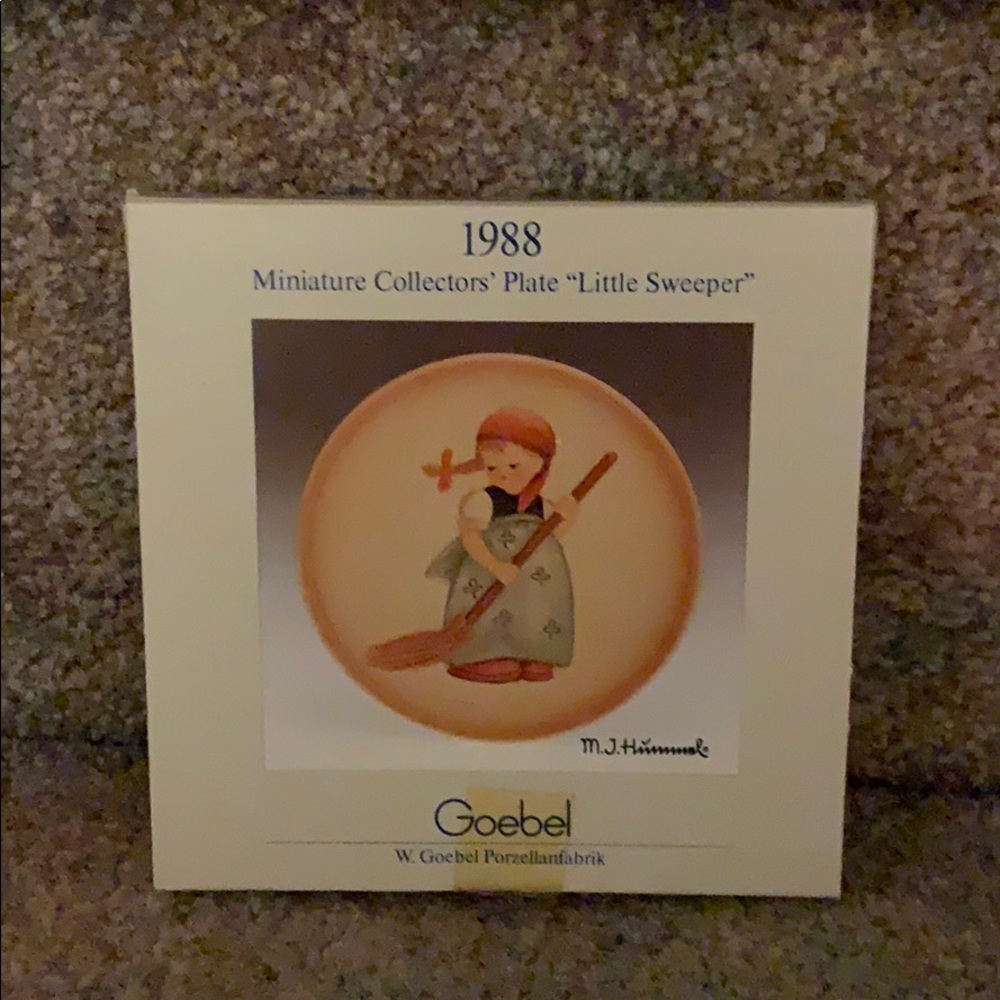 Goebel Miniature Plate “Little Sweeper”